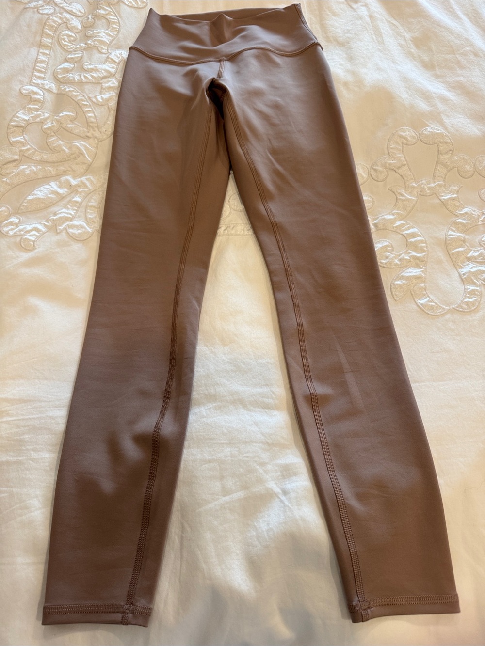 ALO Yoga Women’s Gravel color High-Waist Leggings excellent condition